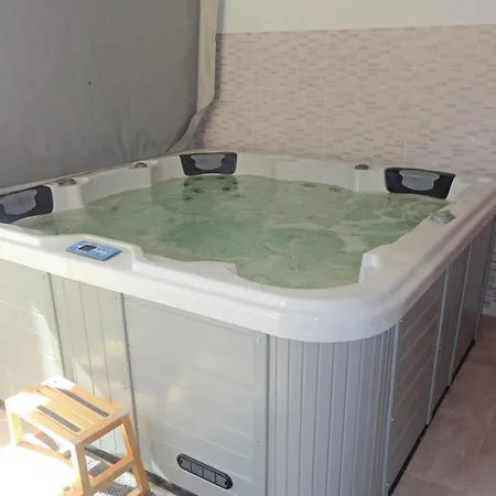 Nyaraló In With Sauna *